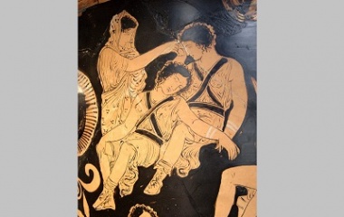 Clytemnestra (Left) in Ancient Greek Pottery